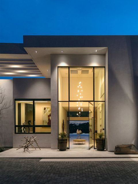 Modern stucco exterior finish on a luxury home in Los Angeles